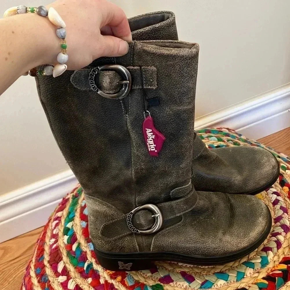 NWT Alegria distressed leather boots